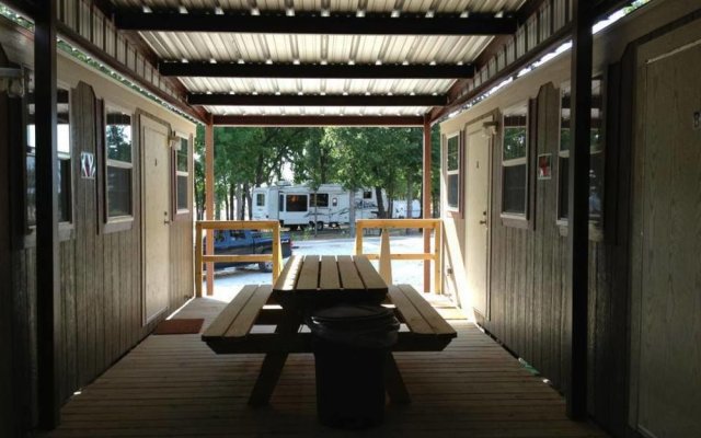 Shady Oaks Cabin and RV park