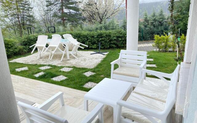 Sapancada Göl Manzarali Özel Havuzlu 3+1 Vi̇lla