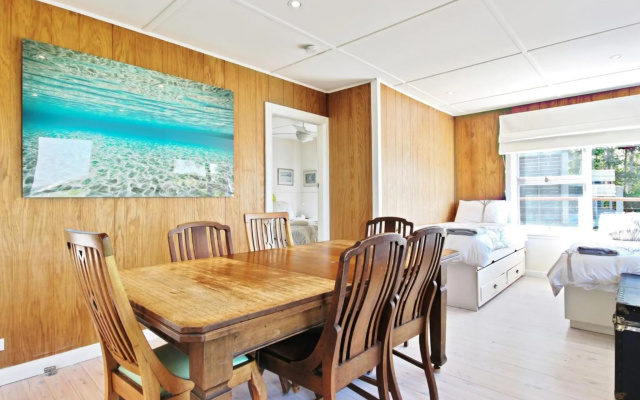 Acacia Cottage at Hyams 4pm Check Out Sundays – Guest Rooms – Hyams Beach