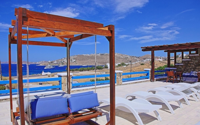 Maganos Eikosidio in Thira