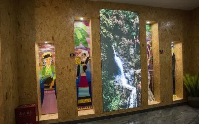 Lancang Chashan Spring Rain Hotel