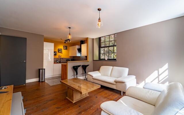 Stunning Modern City Centre Apartment Retreat