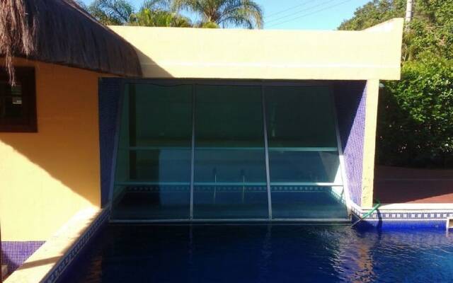Casa 4 suites a 200m da Rua das Pedras