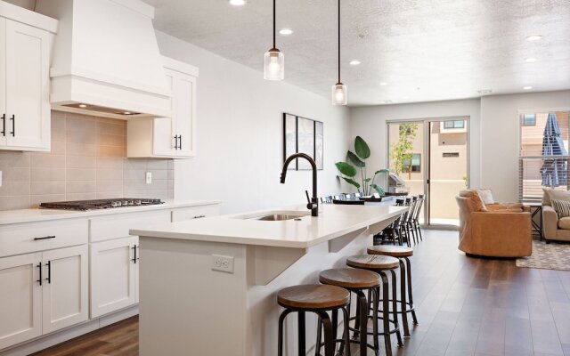 Reunion HQ by RedAwning