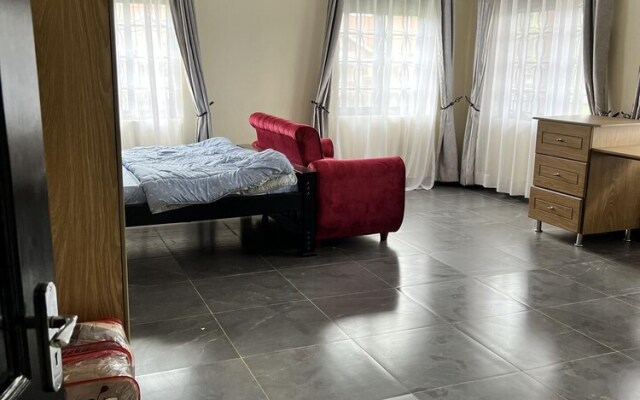 Inviting 9-bed Villa in Kampala