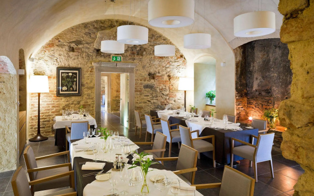 Uroczysko Siedmiu Stawów Luxury Hotel