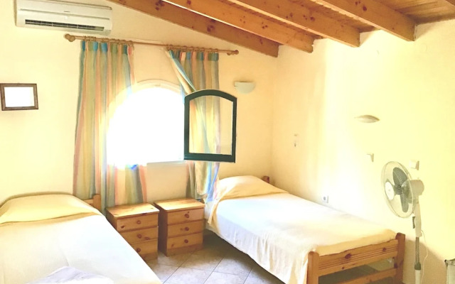 Almyra Apartments & Studios