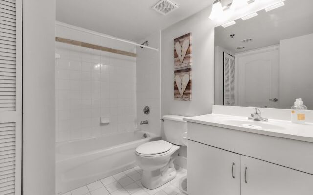 Luxury Apartments W Pool & Ocean views