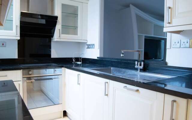 Spacious Holborn Apartment Close to Tube