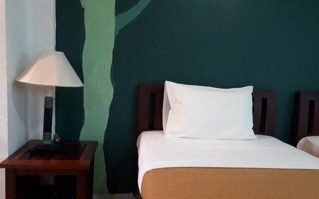 First And Field Bom-Dia