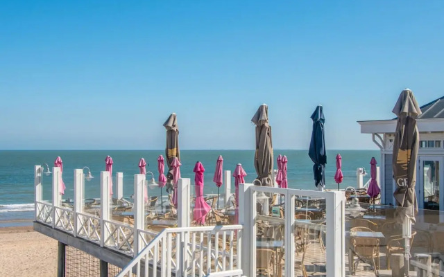 Luxury Dune Villa on a Holiday Park