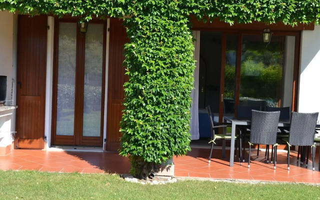 Nice Ground Floor Apartment Located near Peschiera