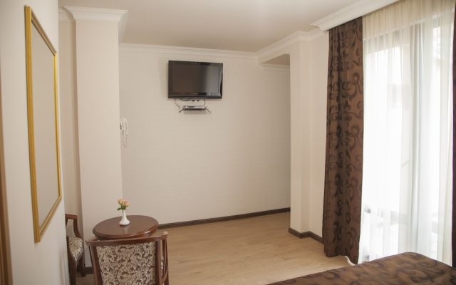 Отель Hin Yerevantsi