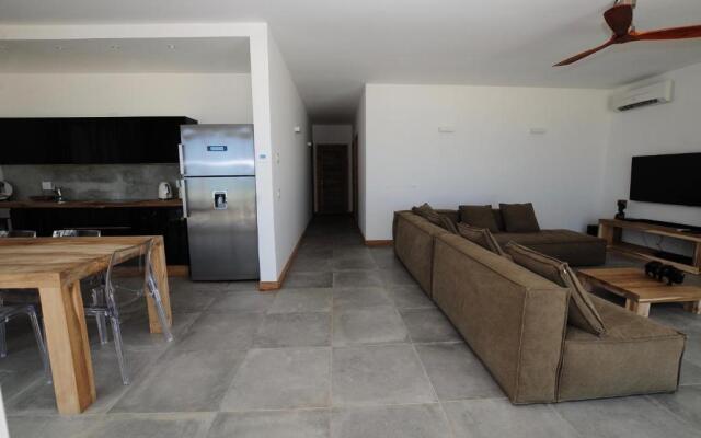 Amani Home - Moja Private Beach Suite