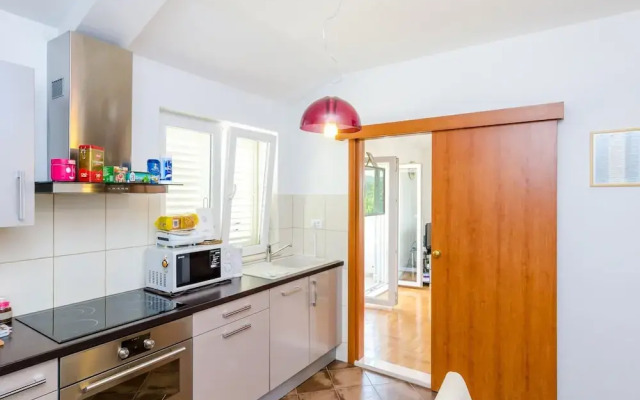 Ana Apartment - One Bedroom Apartment With Balcony