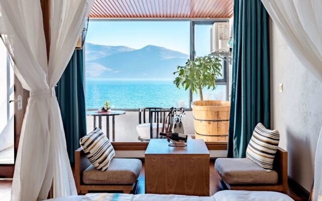 Floral Hotel Dali Shanhaiyiyu Lakeview