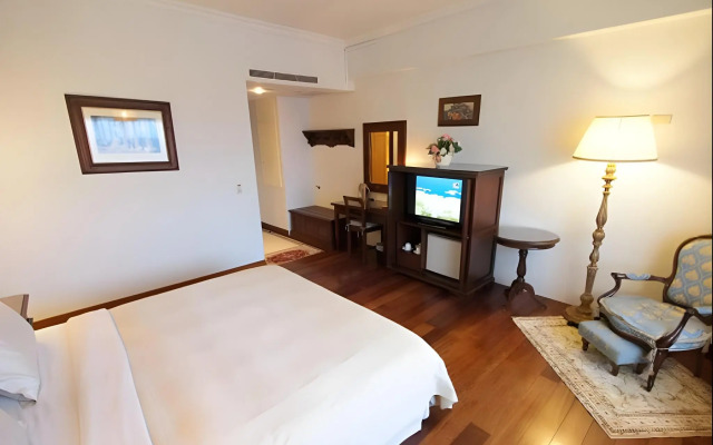 Shangrila Boutique Hotel