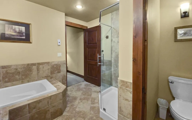 Dewey Placer Lodge 3 Bedroom Home by Redawning