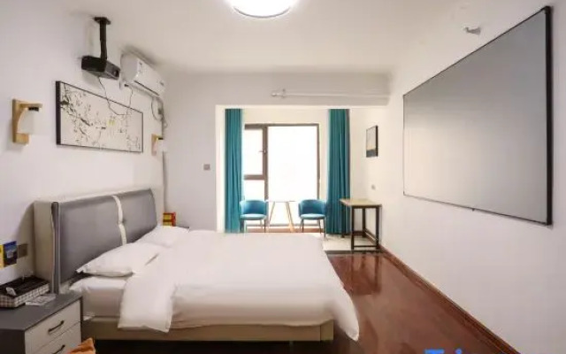 Pingdingshan Atour Hotel