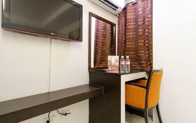 RedDoorz near Quezon City Circle