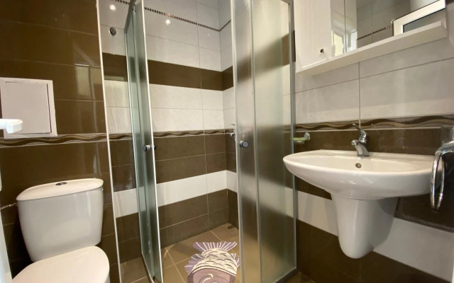 One Bedroom Apartment Admiral Plaza C 45