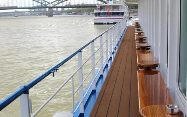 Fairtours Hotelschiff Regina Rheni **** Neuss