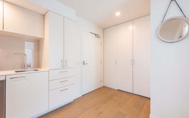 Stylish city views CBD 2 bed 2 bath