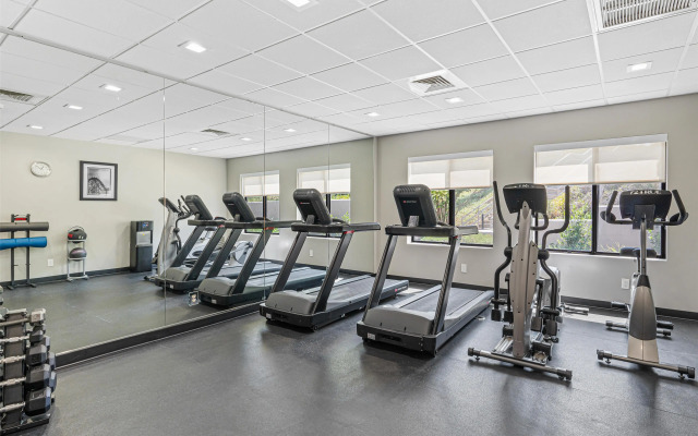 Best Western Valencia/Six Flags Inn & Suites