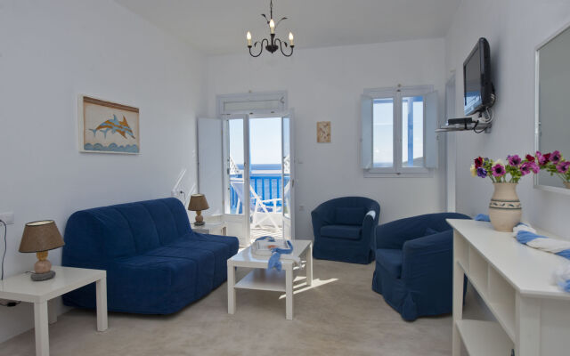 Blue Dolphin Antiparos Villas and Suites