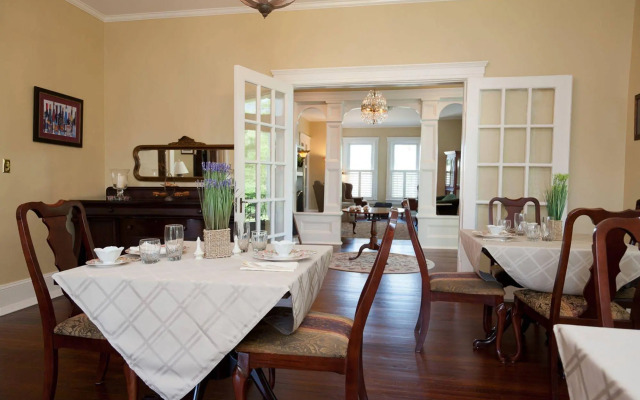 Steeles Tavern Manor