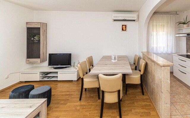 Stunning Apartment in Solin With Wifi and 2 Bedrooms