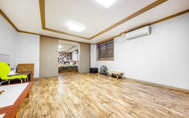 Buan Gyeokpo Chaeseok Resotel Oakville
