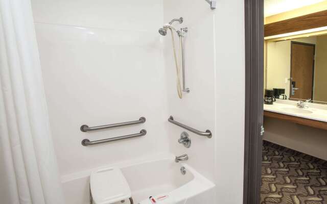 Super 8 by Wyndham Dwight