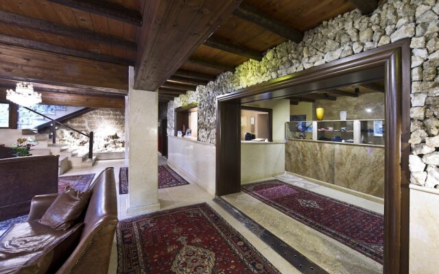 Lithos Hotel & Spa