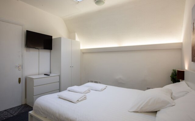 2 Bedrooms Apartment GF Central London