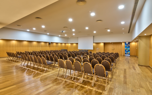 The Views Monumental