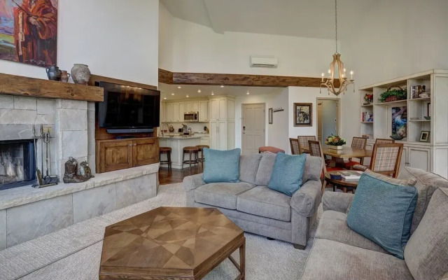 2br In The Seasons At Arrowhead-vaulted Ceilings 2 Bedroom Condo by RedAwning