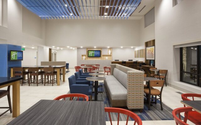 Holiday Inn Express & Suites Minneapolis – West End by IHG