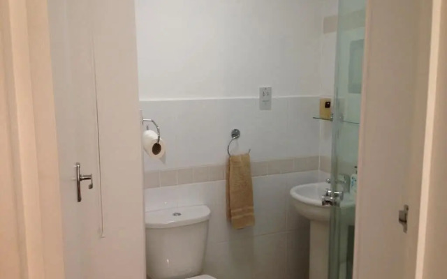 Apple House Guesthouse Heathrow Airport