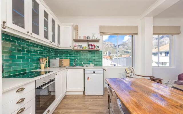 Amazing 2 Bedroom Apartment With Mountain Views on Kloof Street