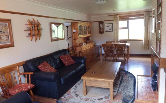 16 Mounthooly Street