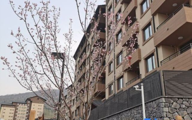 Xueren Nuandeng Apartment