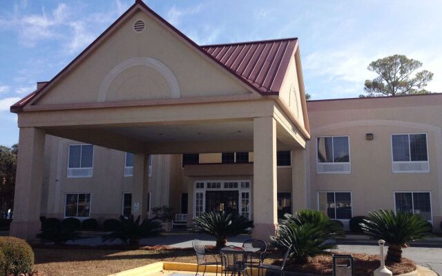 Red Roof Inn & Suites Albany, GA