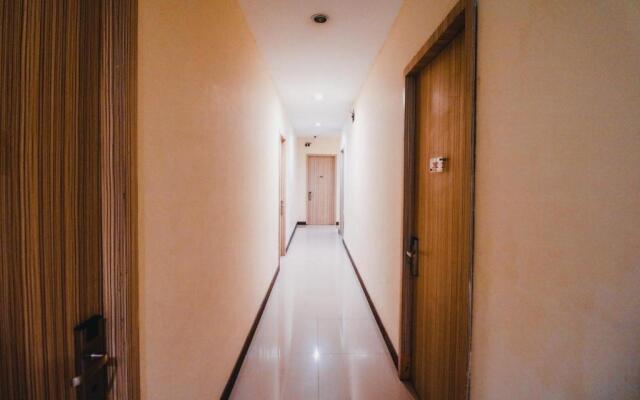 RedDoorz Plus near Sultan Hasanuddin Airport