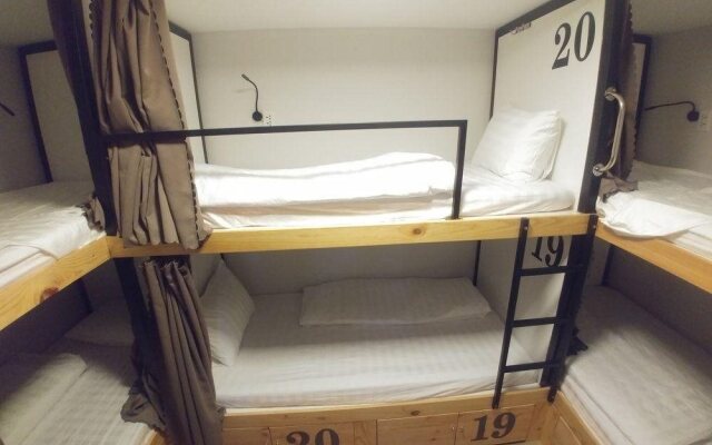 40K Four Of A Kind Hostel
