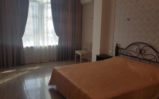 Apartment Krymskaya 19V