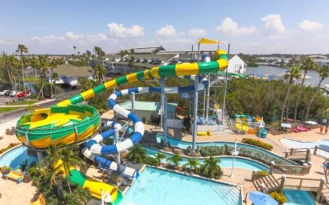 Harbour Club Condos