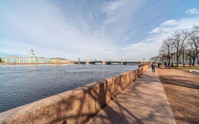 ARent on the Admiralteyskaya embankment