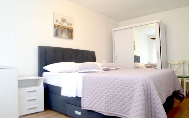 One Bedroom Apartment Venilia Ground