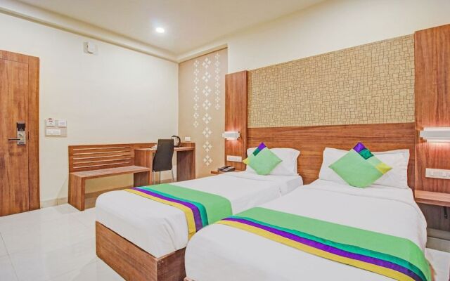 Fabhotel Arastu Plaza